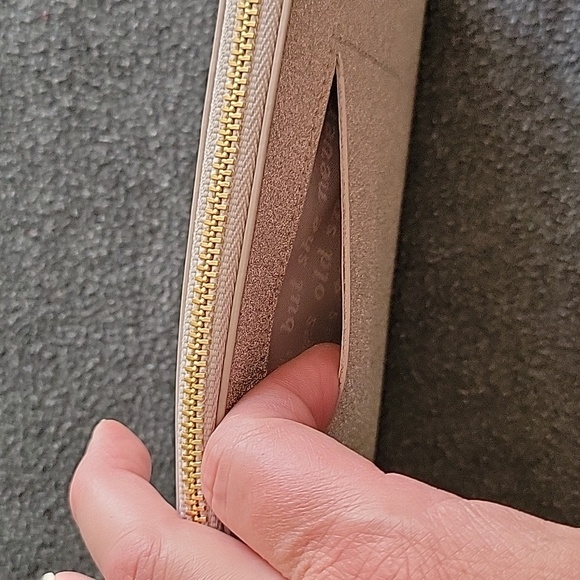 Kate Spade glitter wristlet in a silver/champagne color, excellent condition - Picture 5 of 10